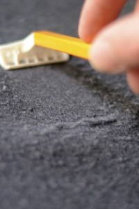 small_Fustany-Living-Lifestyle-Three-Ways-to-Remove-Pilling-from-Your-Clothes-2