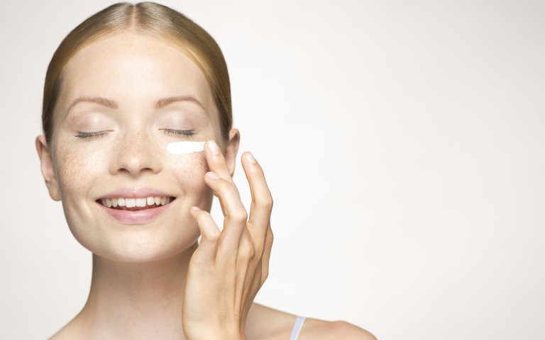 woman eye cream