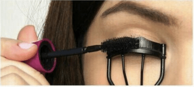 curl eyelashes mascara same time