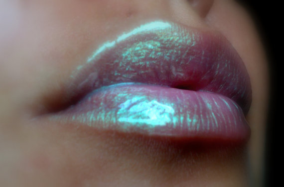 iridescent holographic lips