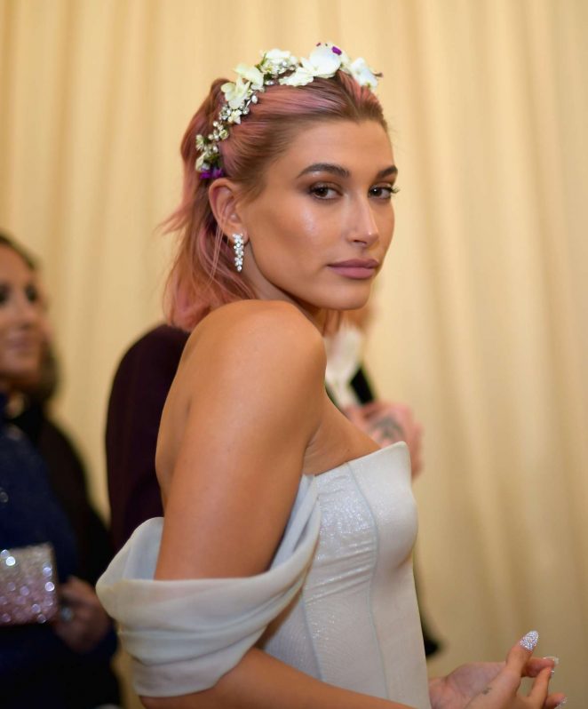 Hailey Baldwin.jpg